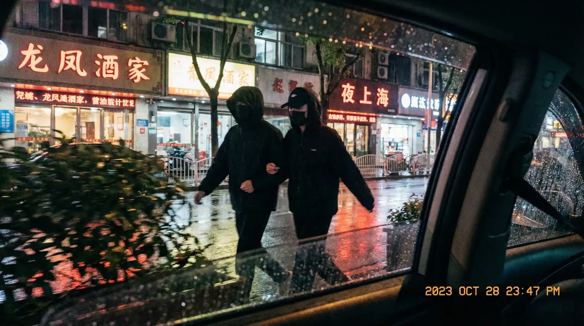 BT游戏网站 - 顶流明星深夜密会现场抓拍照片